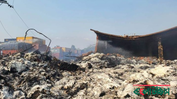 সাড়ে ২২ ঘণ্টা পর নিভলো সীতাকুণ্ডের তুলার গুদামের আগুন